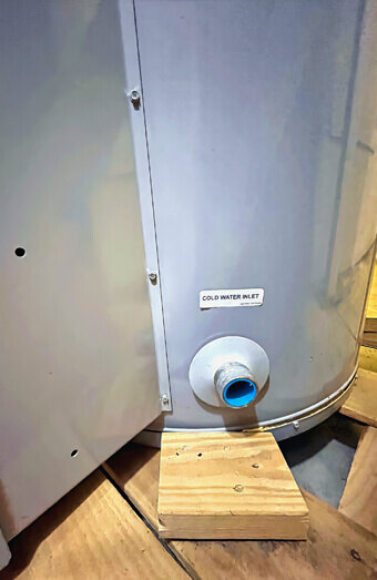 https://plumberpeppermintgrove.com.au/uploads/2025/06/hot-water-266575.jpg