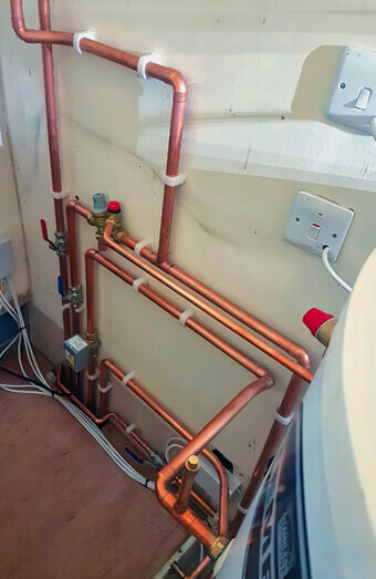 https://plumberpeppermintgrove.com.au/uploads/2025/06/hot-water-301986.jpg