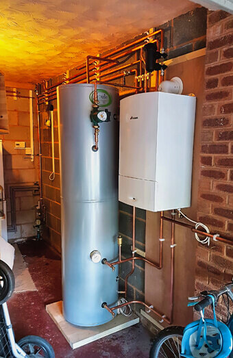 https://plumberpeppermintgrove.com.au/uploads/2025/06/hot-water-684599.jpg